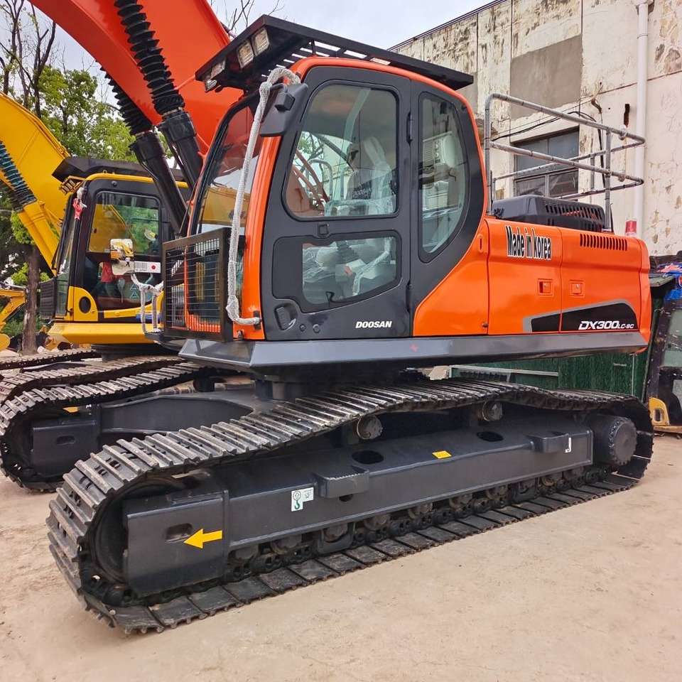 Doosan DX 300 - Верижен багер: снимка 2 Doosan DX 300 - Верижен багер: снимка 2