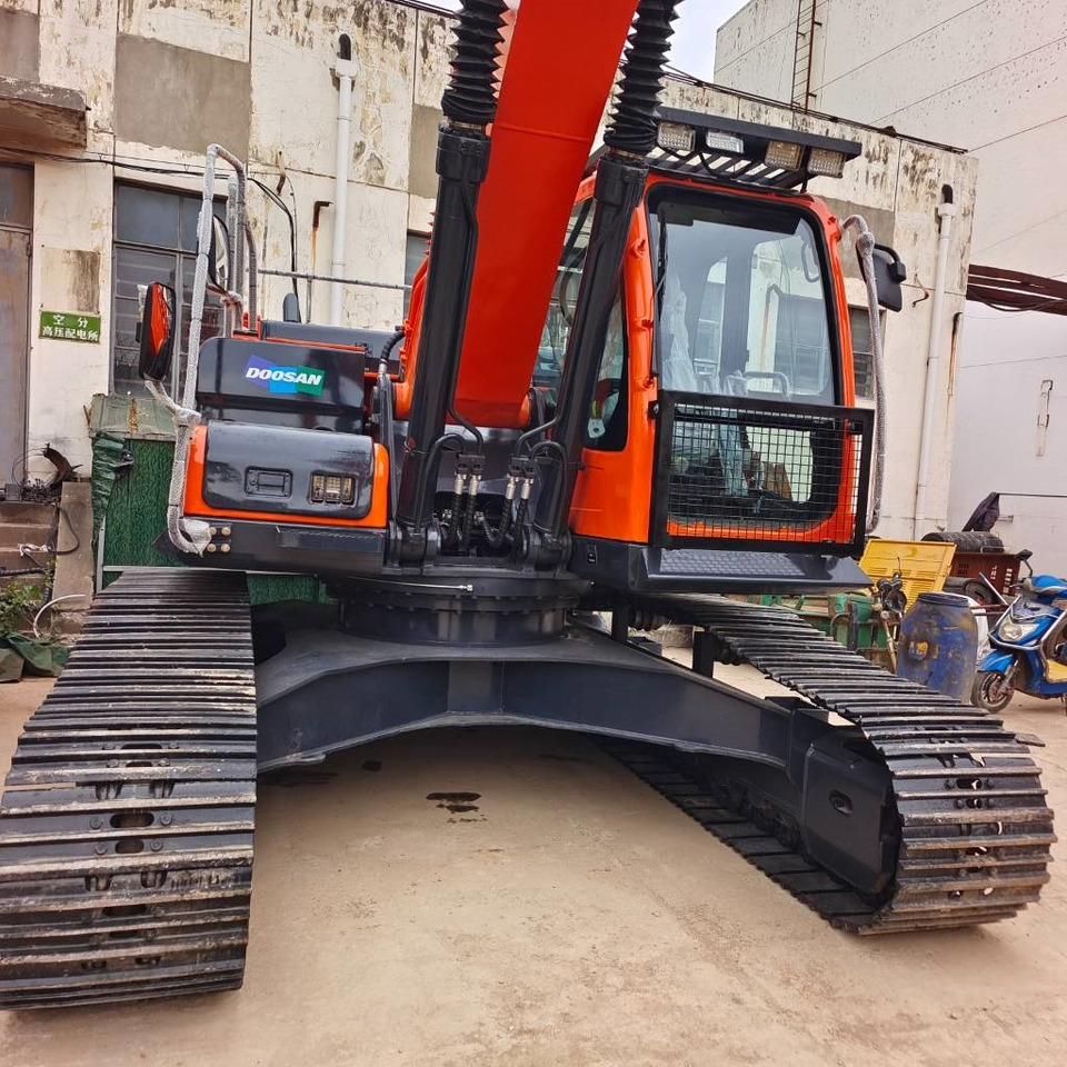 Doosan DX 300 - Верижен багер: снимка 5 Doosan DX 300 - Верижен багер: снимка 5