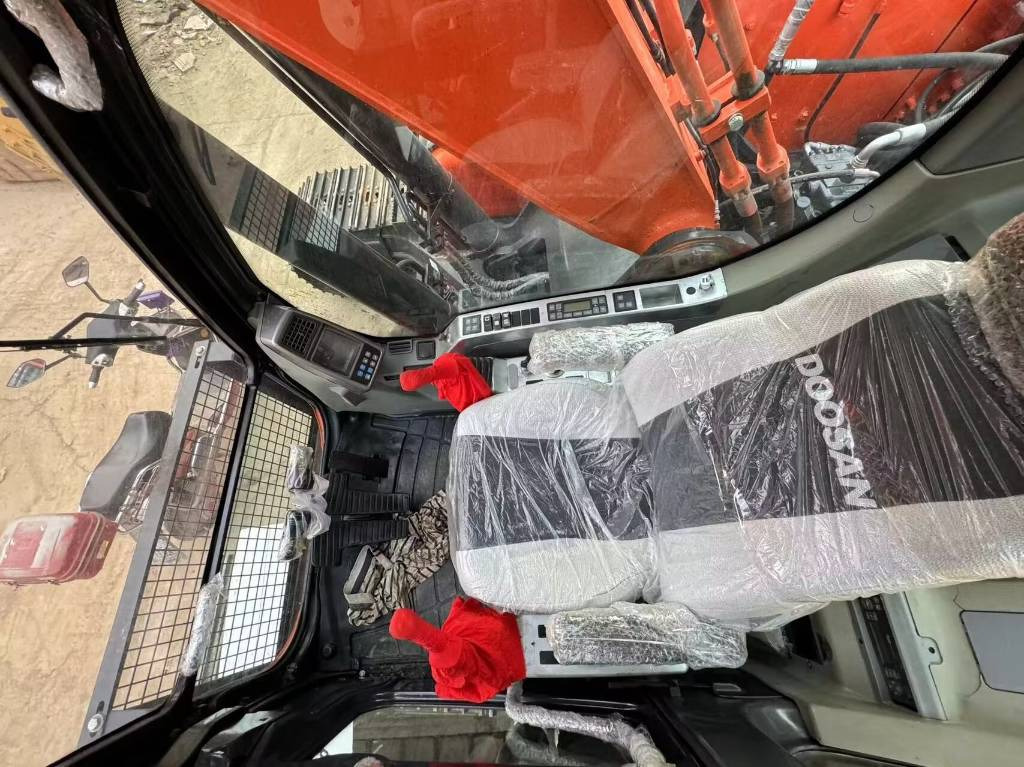 Doosan DX 300 - Верижен багер: снимка 2 Doosan DX 300 - Верижен багер: снимка 2