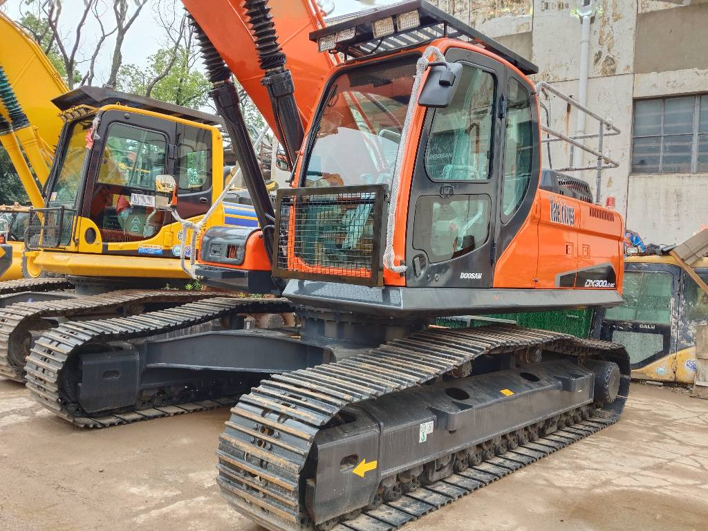 Doosan DX 300 LC - Верижен багер: снимка 3 Doosan DX 300 LC - Верижен багер: снимка 3