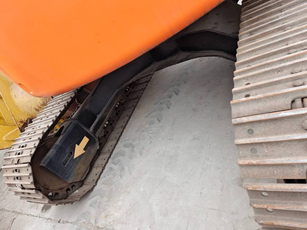 Hitachi ZX 135 US - Верижен багер: снимка 5 Hitachi ZX 135 US - Верижен багер: снимка 5