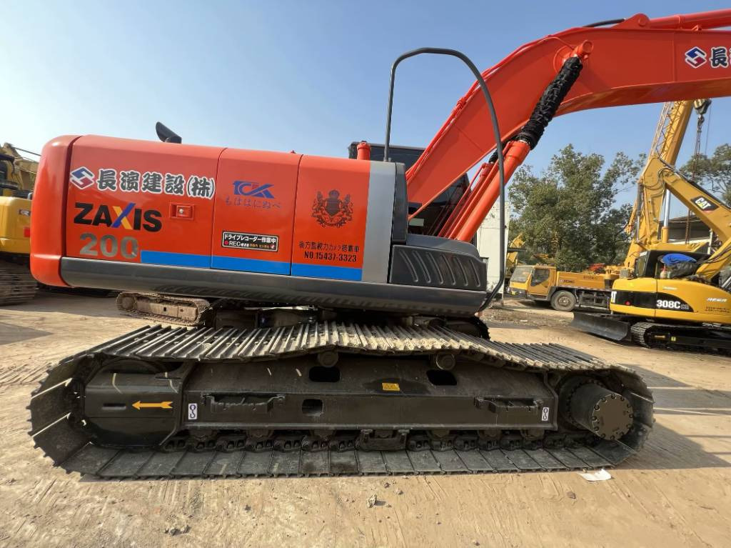 Hitachi ZX 200-3 G - Верижен багер: снимка 4 Hitachi ZX 200-3 G - Верижен багер: снимка 4
