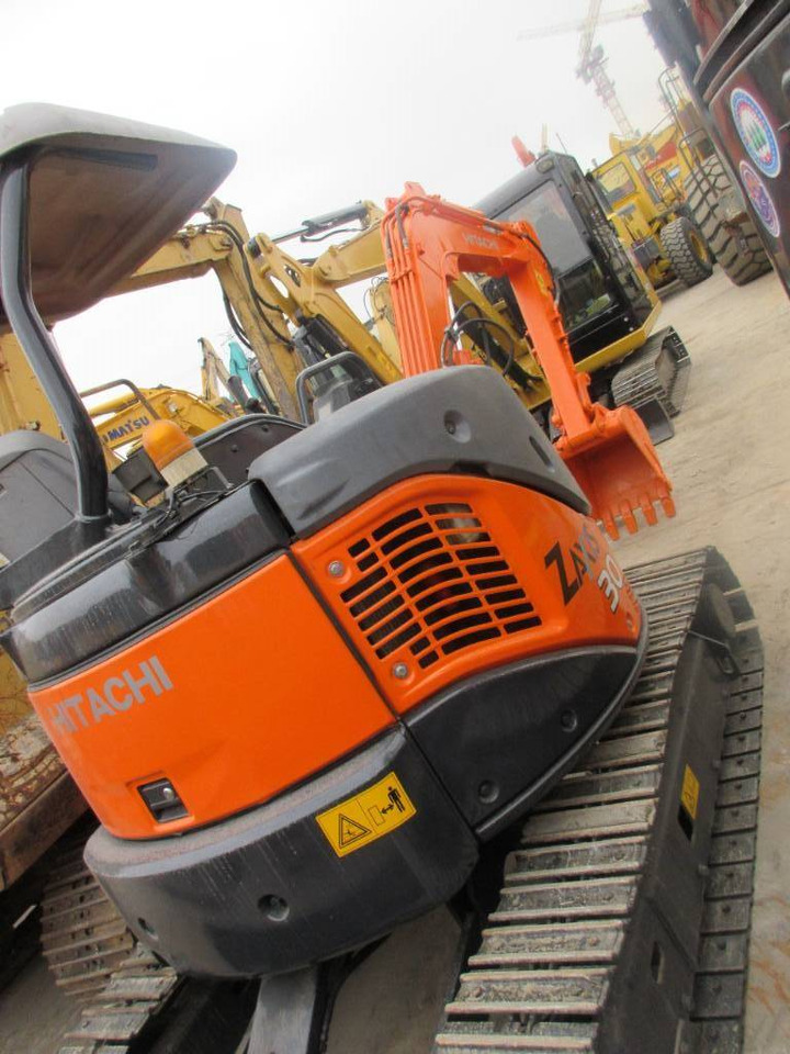 Hitachi ZX 30 U - Мини багер: снимка 3 Hitachi ZX 30 U - Мини багер: снимка 3