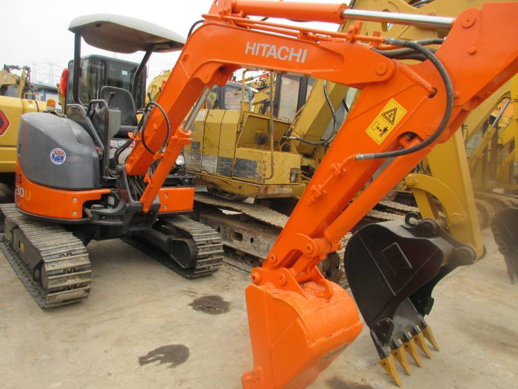 Hitachi ZX 30 U - Мини багер: снимка 2 Hitachi ZX 30 U - Мини багер: снимка 2