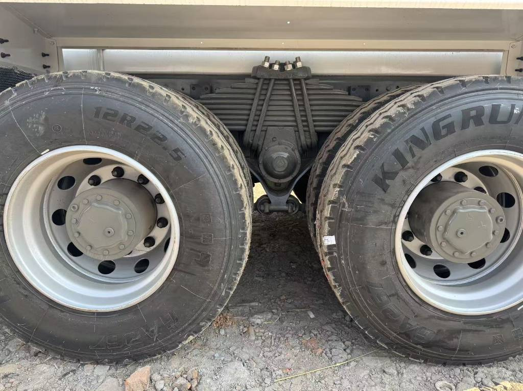 Howo 100% New and used - Камион цистерна: снимка 5 Howo 100% New and used - Камион цистерна: снимка 5