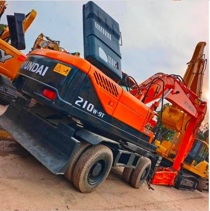 Hyundai 210 W-9 - Колесен багер: снимка 3 Hyundai 210 W-9 - Колесен багер: снимка 3