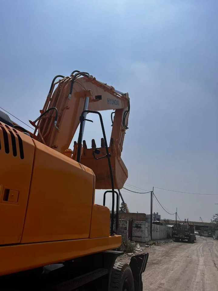 Hyundai 210W-7 - Колесен багер: снимка 4 Hyundai 210W-7 - Колесен багер: снимка 4