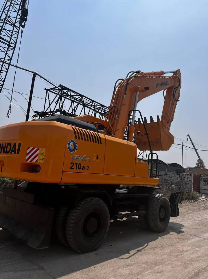Hyundai 210W-7 - Колесен багер: снимка 1 Hyundai 210W-7 - Колесен багер: снимка 1