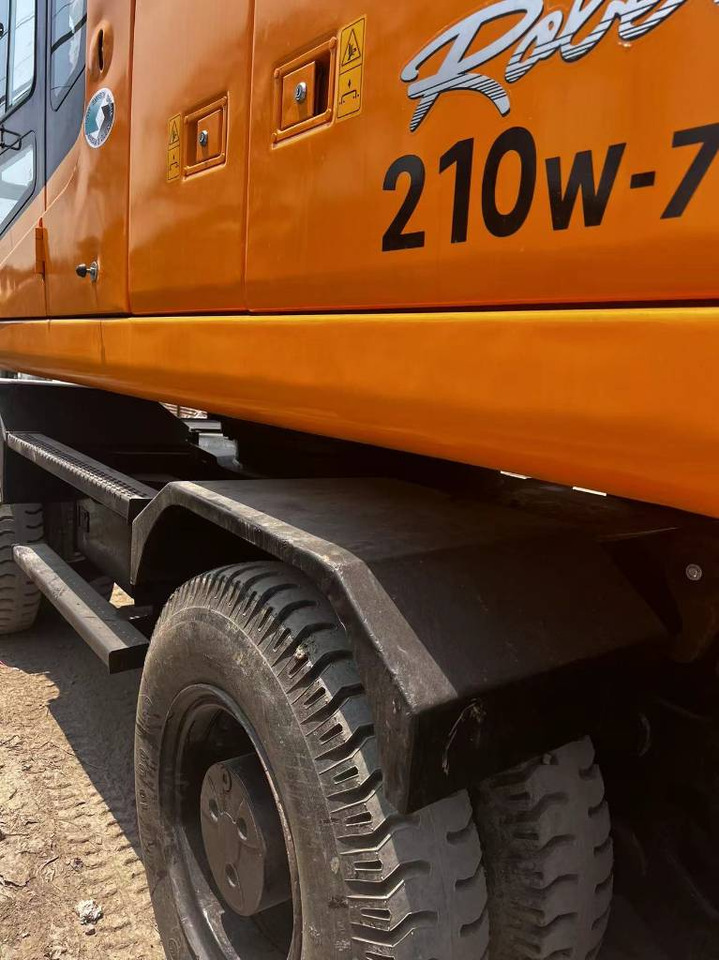 Hyundai 210W-7 - Колесен багер: снимка 5 Hyundai 210W-7 - Колесен багер: снимка 5