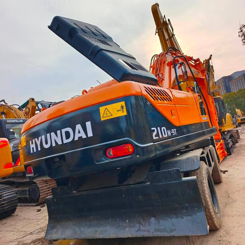 Hyundai 210W-9 - Колесен багер: снимка 2 Hyundai 210W-9 - Колесен багер: снимка 2