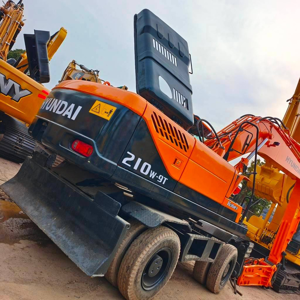 Hyundai 210W-9 - Колесен багер: снимка 1 Hyundai 210W-9 - Колесен багер: снимка 1