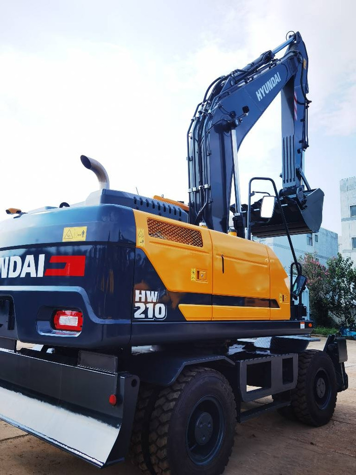 Колесен багер Hyundai 210W-9: снимка 1