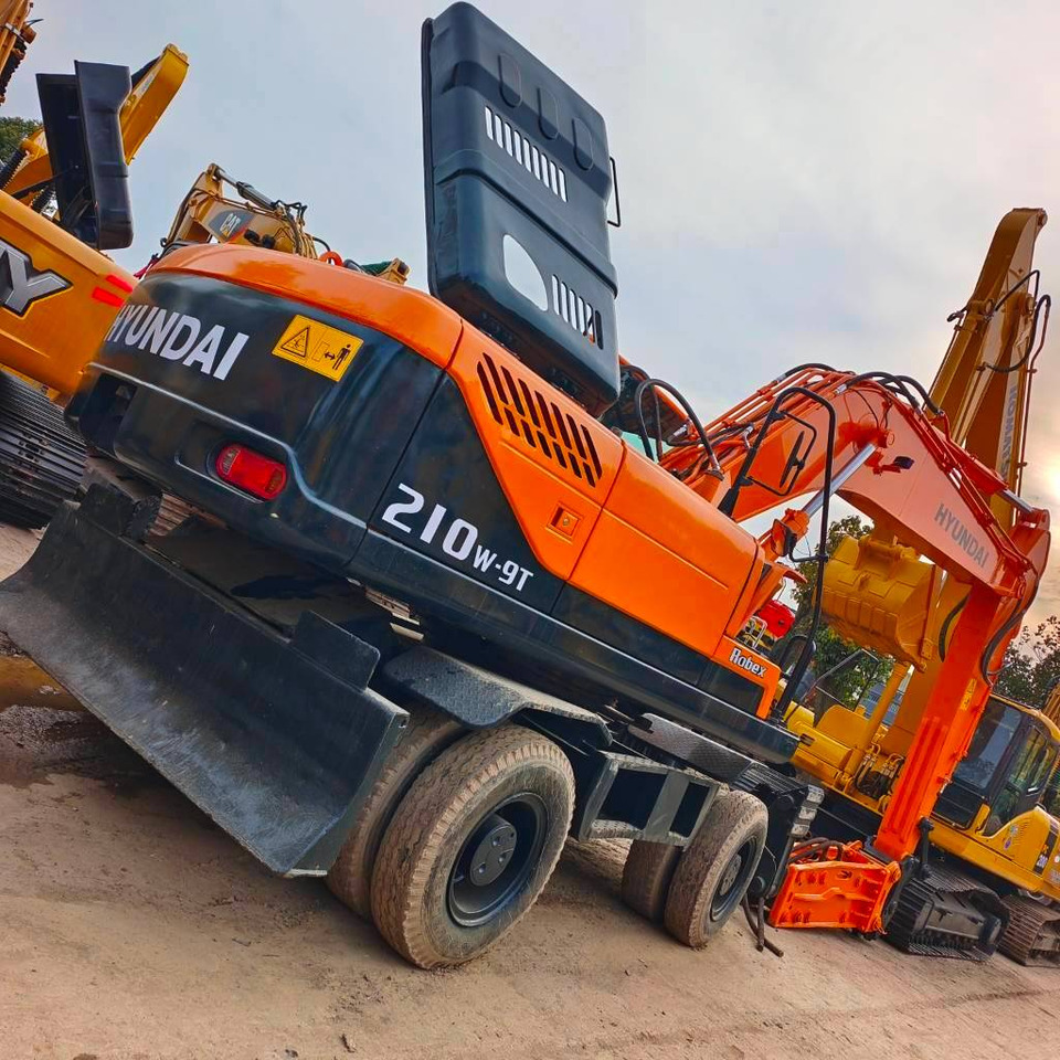 Hyundai 210W-9 - Колесен багер: снимка 3 Hyundai 210W-9 - Колесен багер: снимка 3