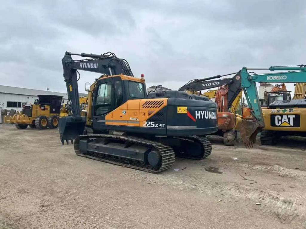 Hyundai 225LC-9T - Верижен багер: снимка 1 Hyundai 225LC-9T - Верижен багер: снимка 1