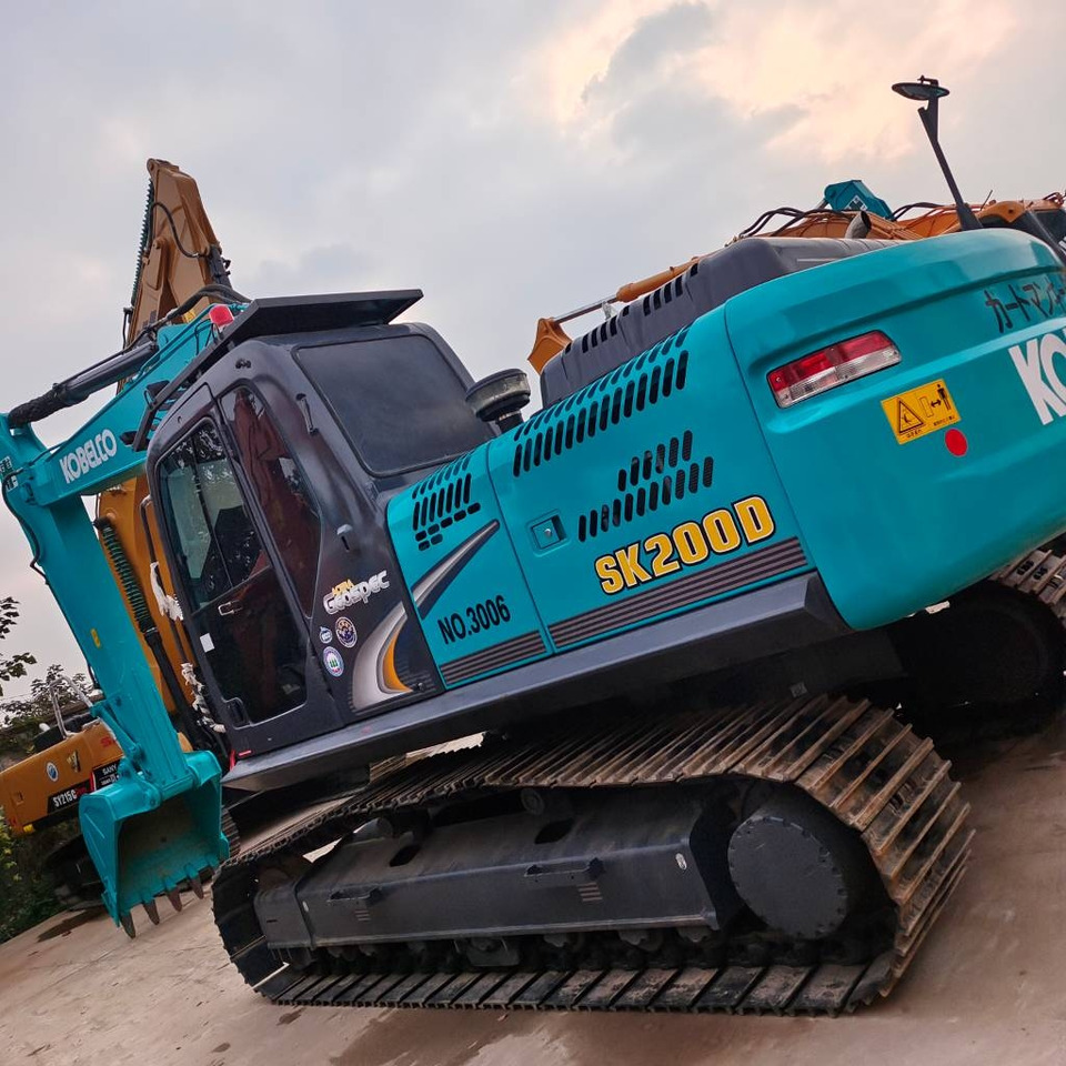 Kobelco SK 200 - Верижен багер: снимка 1 Kobelco SK 200 - Верижен багер: снимка 1