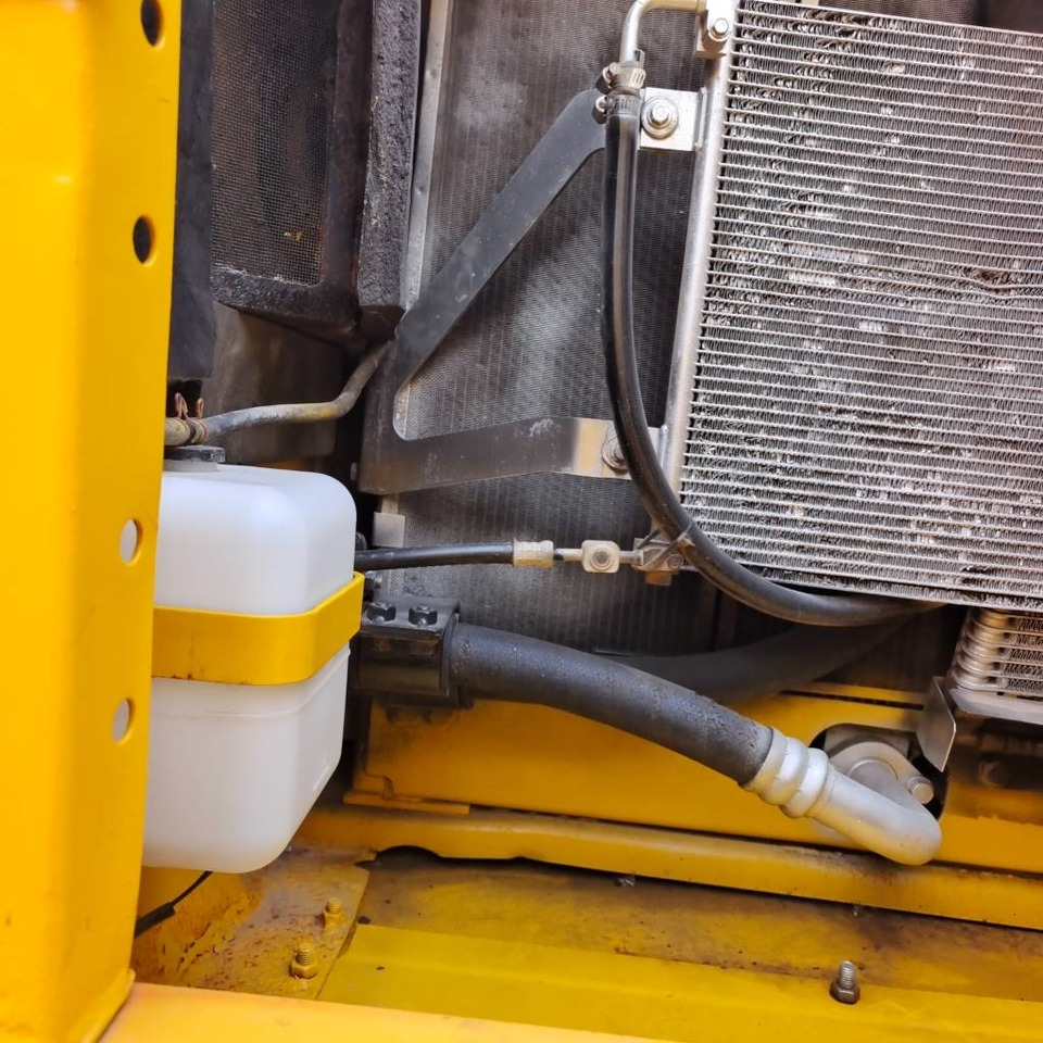 Komatsu PC 200-8 - Верижен багер: снимка 5 Komatsu PC 200-8 - Верижен багер: снимка 5