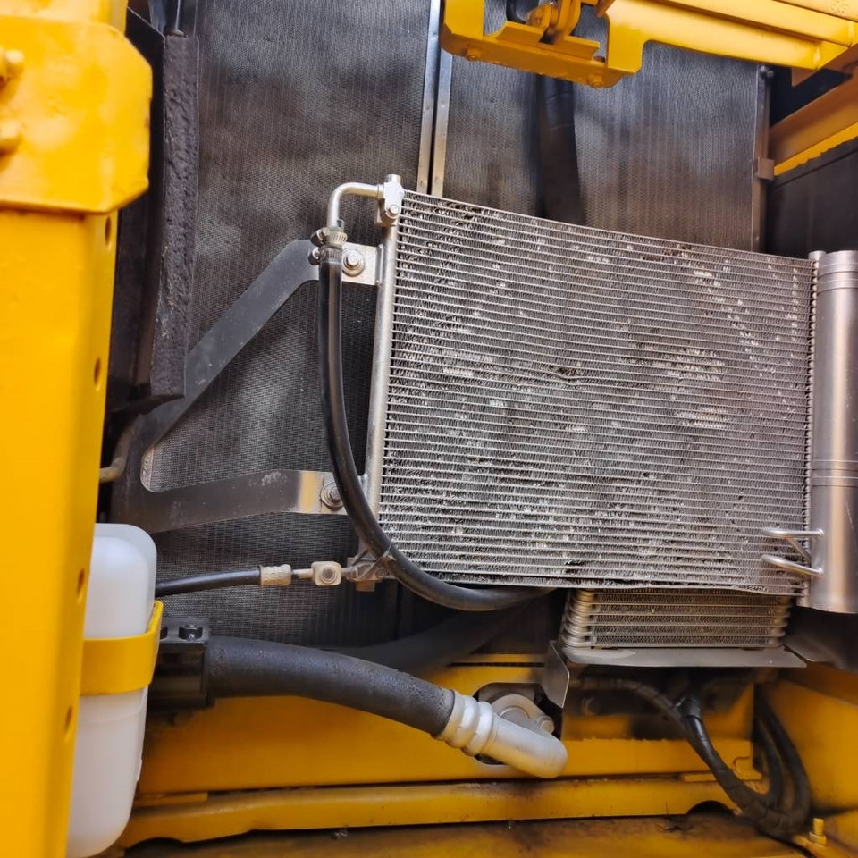 Komatsu PC 200-8 - Верижен багер: снимка 4 Komatsu PC 200-8 - Верижен багер: снимка 4