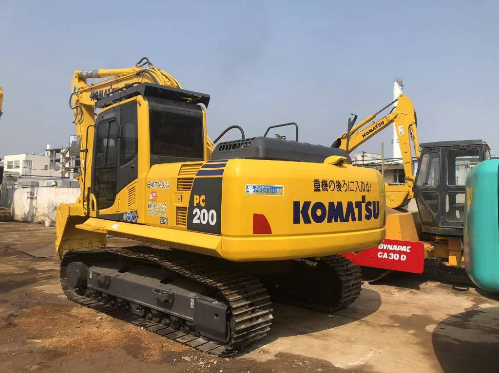 Komatsu PC 220-8 - Верижен багер: снимка 1 Komatsu PC 220-8 - Верижен багер: снимка 1