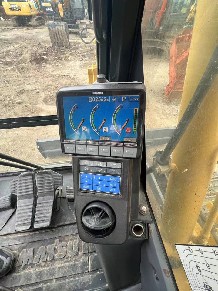 Верижен багер Komatsu PC 70-8: снимка 11