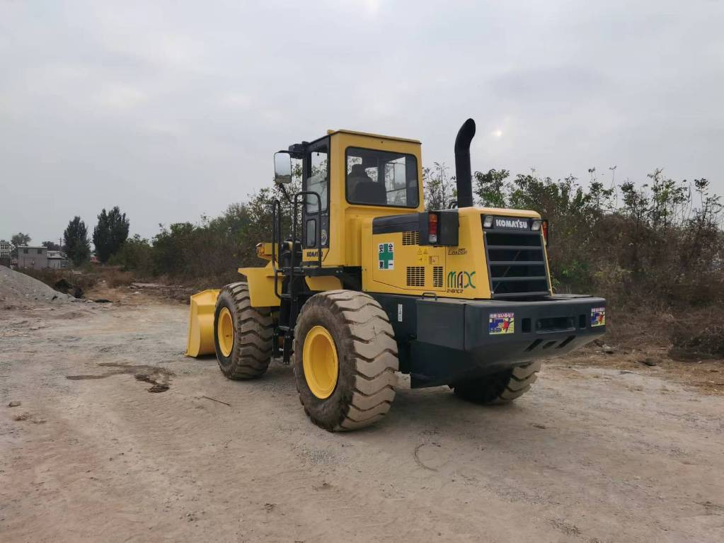 Komatsu WA 320-5 - Колесен товарач: снимка 4 Komatsu WA 320-5 - Колесен товарач: снимка 4