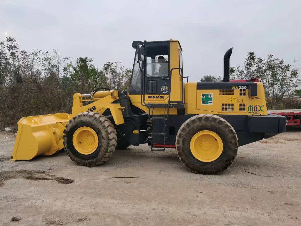 Komatsu WA 320-5 - Колесен товарач: снимка 1 Komatsu WA 320-5 - Колесен товарач: снимка 1