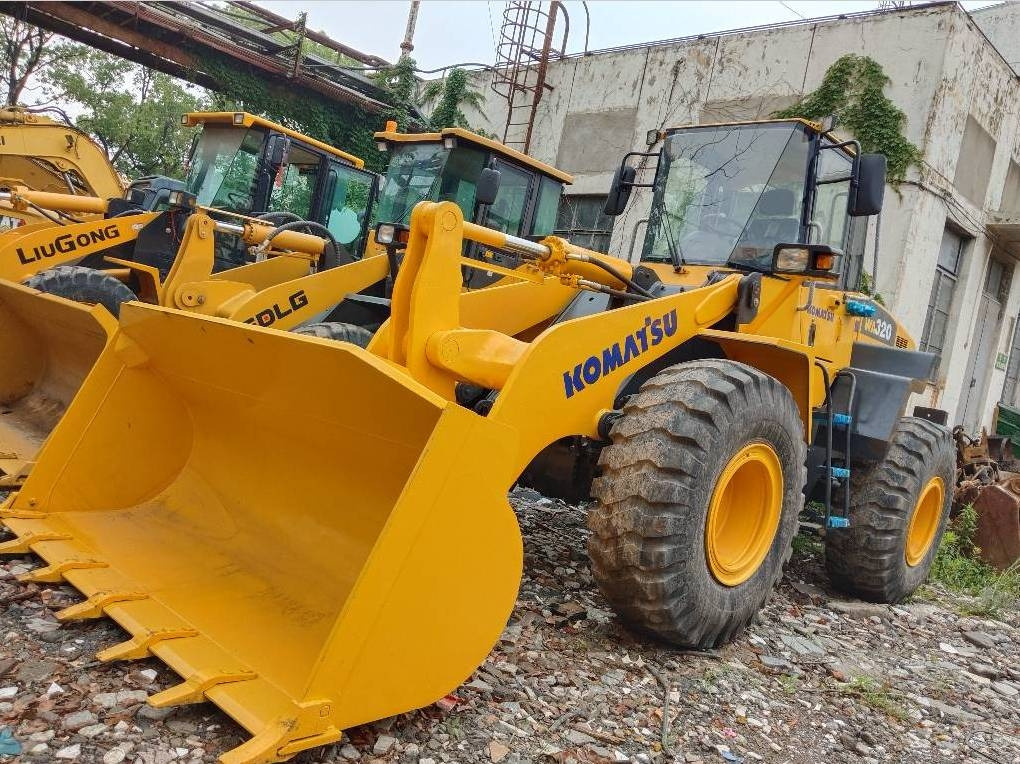 Komatsu WA 320-5 - Колесен товарач: снимка 1 Komatsu WA 320-5 - Колесен товарач: снимка 1