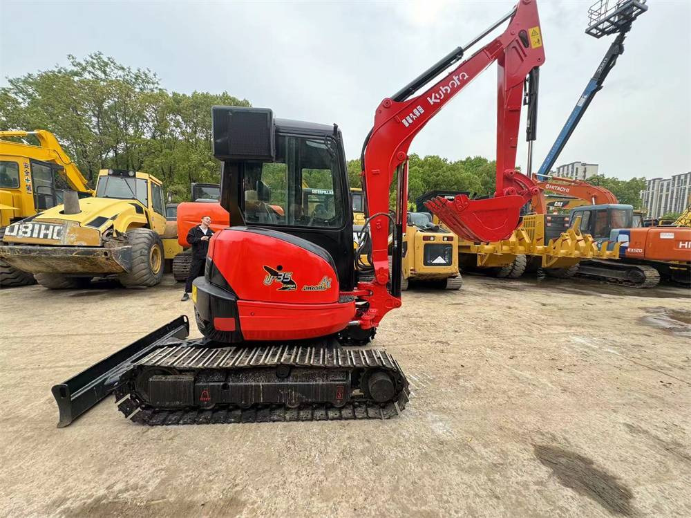 Kubota U 35-3 - Мини багер: снимка 1 Kubota U 35-3 - Мини багер: снимка 1