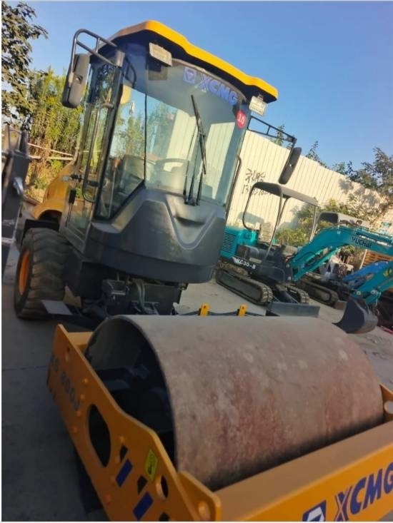 XCMG XS 800 J - Компактор: снимка 4 XCMG XS 800 J - Компактор: снимка 4