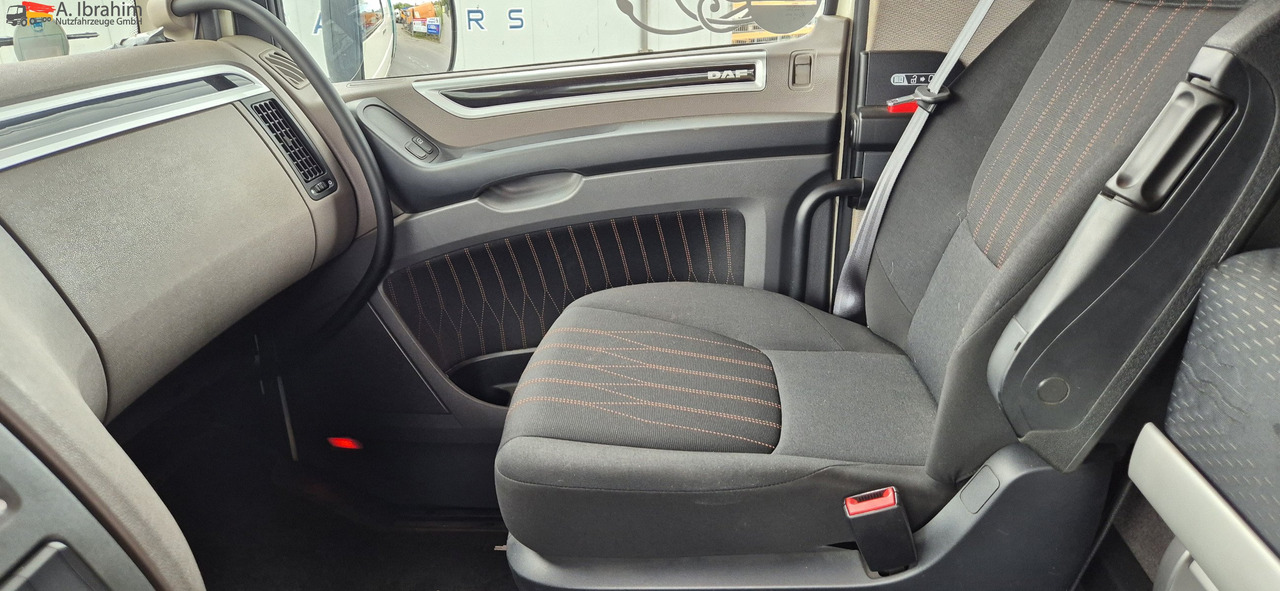 Daf XF 450 FAR Edscha Liftachse auch als Komplettzug !! - Камион с брезент: снимка 2 Daf XF 450 FAR Edscha Liftachse auch als Komplettzug !! - Камион с брезент: снимка 2