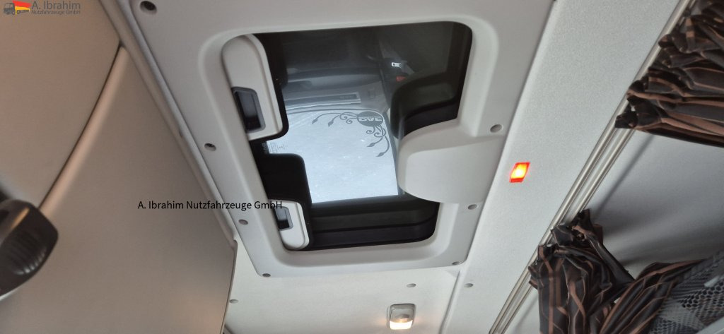 Daf XF 450 FAR Edscha Liftachse auch als Komplettzug !! - Камион с брезент: снимка 4 Daf XF 450 FAR Edscha Liftachse auch als Komplettzug !! - Камион с брезент: снимка 4