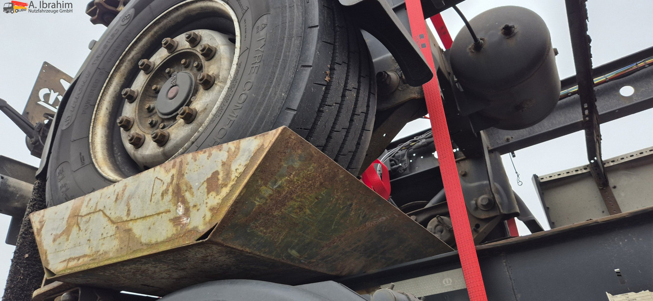 Контейнеровоз/ Сменна каросерия ремарке Krone AZ 3x vorhanden SAF Achsen, fertig gestapelt: снимка 10 Контейнеровоз/ Сменна каросерия ремарке Krone AZ 3x vorhanden SAF Achsen, fertig gestapelt: снимка 10