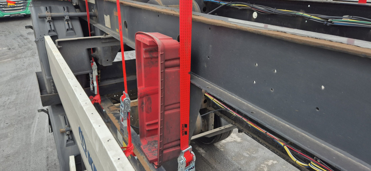 Контейнеровоз/ Сменна каросерия ремарке Krone AZ 3x vorhanden SAF Achsen, fertig gestapelt: снимка 15 Контейнеровоз/ Сменна каросерия ремарке Krone AZ 3x vorhanden SAF Achsen, fertig gestapelt: снимка 15