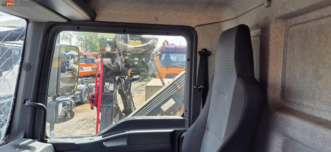 MAN TGL 8.150 4X2 BL Unfallschaden bedingt fahrbereit, Motor ok - Лекотоварен автомобил: снимка 3 MAN TGL 8.150 4X2 BL Unfallschaden bedingt fahrbereit, Motor ok - Лекотоварен автомобил: снимка 3