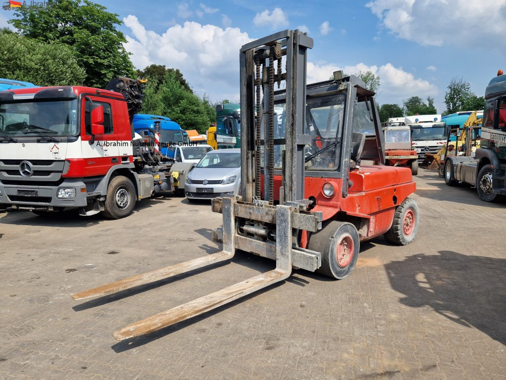 Linde H60 alt, aber läuft. 2x vorhanden, Tragfähigkeit 6000 kg - Дизелов мотокар: снимка 1 Linde H60 alt, aber läuft. 2x vorhanden, Tragfähigkeit 6000 kg - Дизелов мотокар: снимка 1