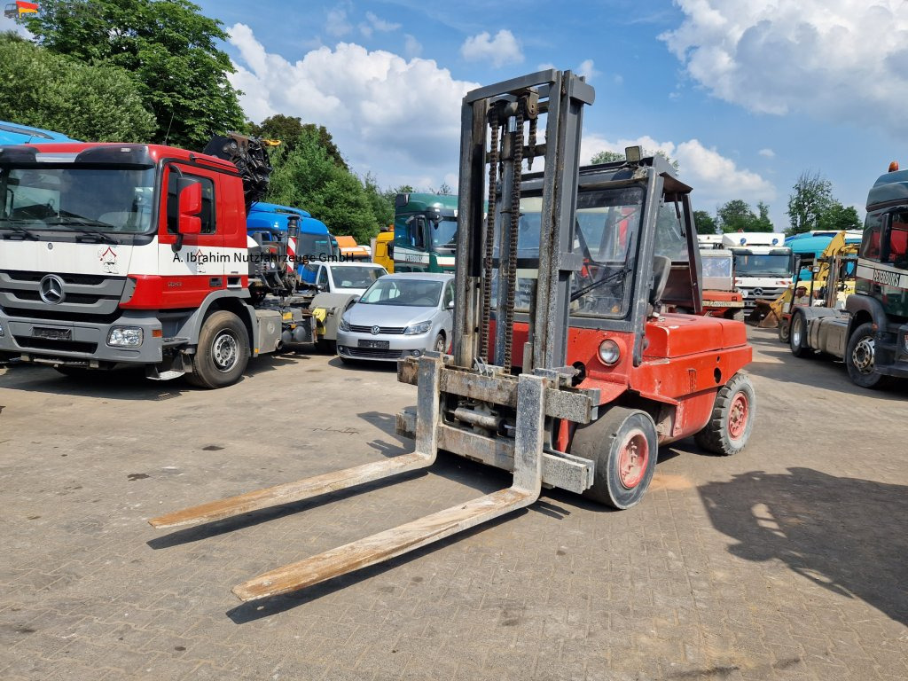 Linde H60 alt, aber läuft. 2x vorhanden, Tragfähigkeit 6000 kg - Дизелов мотокар: снимка 4 Linde H60 alt, aber läuft. 2x vorhanden, Tragfähigkeit 6000 kg - Дизелов мотокар: снимка 4