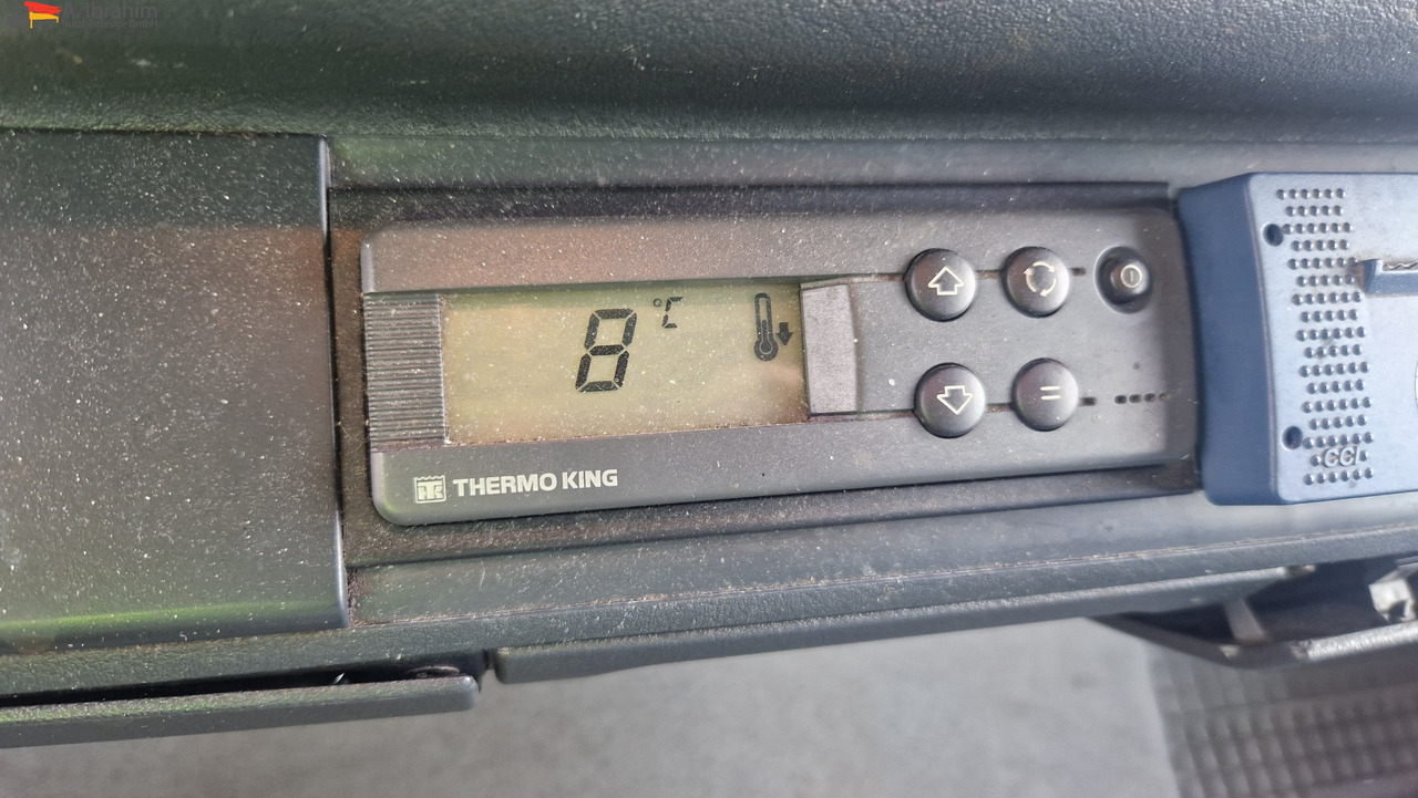 MAN 8.180 Thermokingkühlung - 30 ° sauber, 3. Gang kratzt, voll fahrbereit - Рефрижератор камион: снимка 4 MAN 8.180 Thermokingkühlung - 30 ° sauber, 3. Gang kratzt, voll fahrbereit - Рефрижератор камион: снимка 4