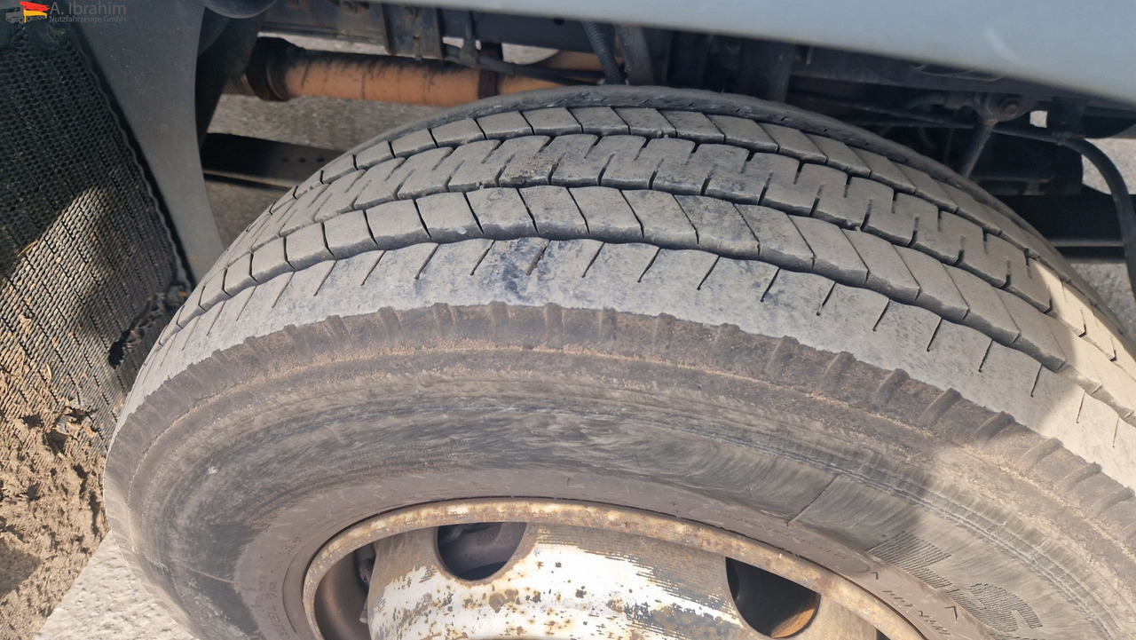 MAN 8.180 Thermokingkühlung - 30 ° sauber, 3. Gang kratzt, voll fahrbereit - Рефрижератор камион: снимка 5 MAN 8.180 Thermokingkühlung - 30 ° sauber, 3. Gang kratzt, voll fahrbereit - Рефрижератор камион: снимка 5
