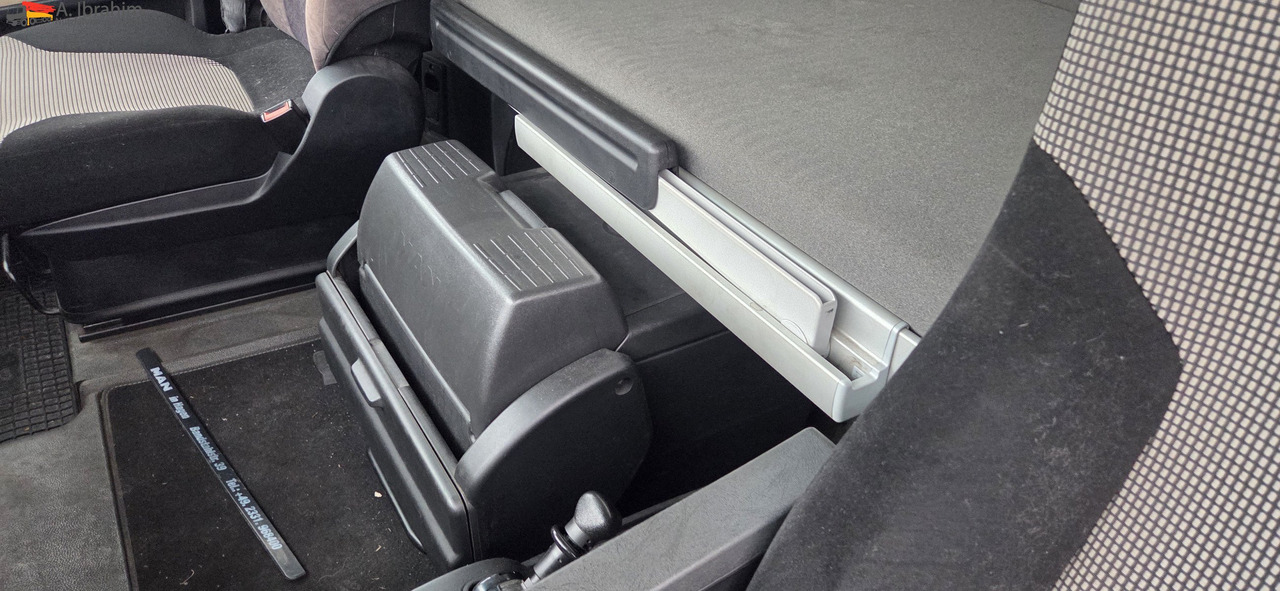 MAN TGX 26.460 6x2 | Lift-Lenkachse | Retarder | Klima | 2 x Vorhanden - Контейнеровоз/ Сменна каросерия камион: снимка 5 MAN TGX 26.460 6x2 | Lift-Lenkachse | Retarder | Klima | 2 x Vorhanden - Контейнеровоз/ Сменна каросерия камион: снимка 5