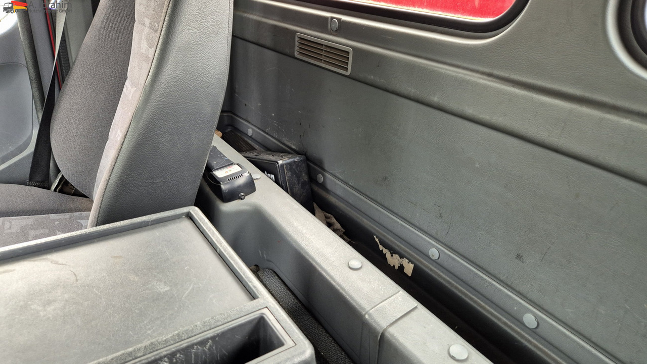 Mercedes-Benz 1833 HIAB Kran, Funk FB Scheckheft gepflegt bei Mercedes - Бордови камион, Камион с кран: снимка 4 Mercedes-Benz 1833 HIAB Kran, Funk FB Scheckheft gepflegt bei Mercedes - Бордови камион, Камион с кран: снимка 4