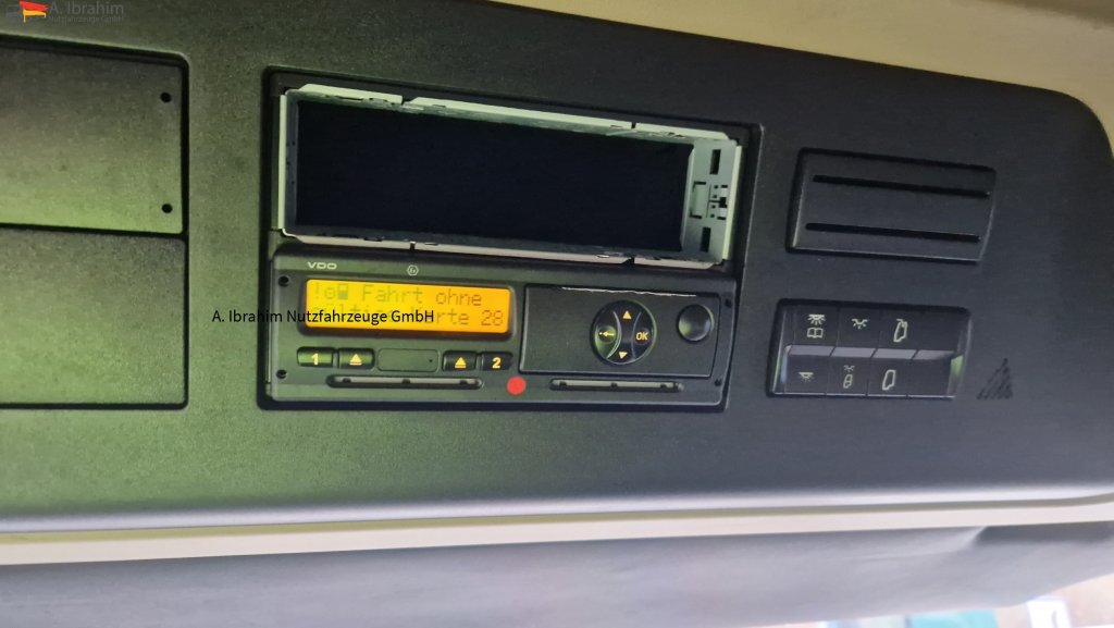 Mercedes-Benz 1845 Retarder Klima, Kühlschrank Edscha, Retarder, LBW, Zustand gut - Камион с брезент: снимка 4 Mercedes-Benz 1845 Retarder Klima, Kühlschrank Edscha, Retarder, LBW, Zustand gut - Камион с брезент: снимка 4