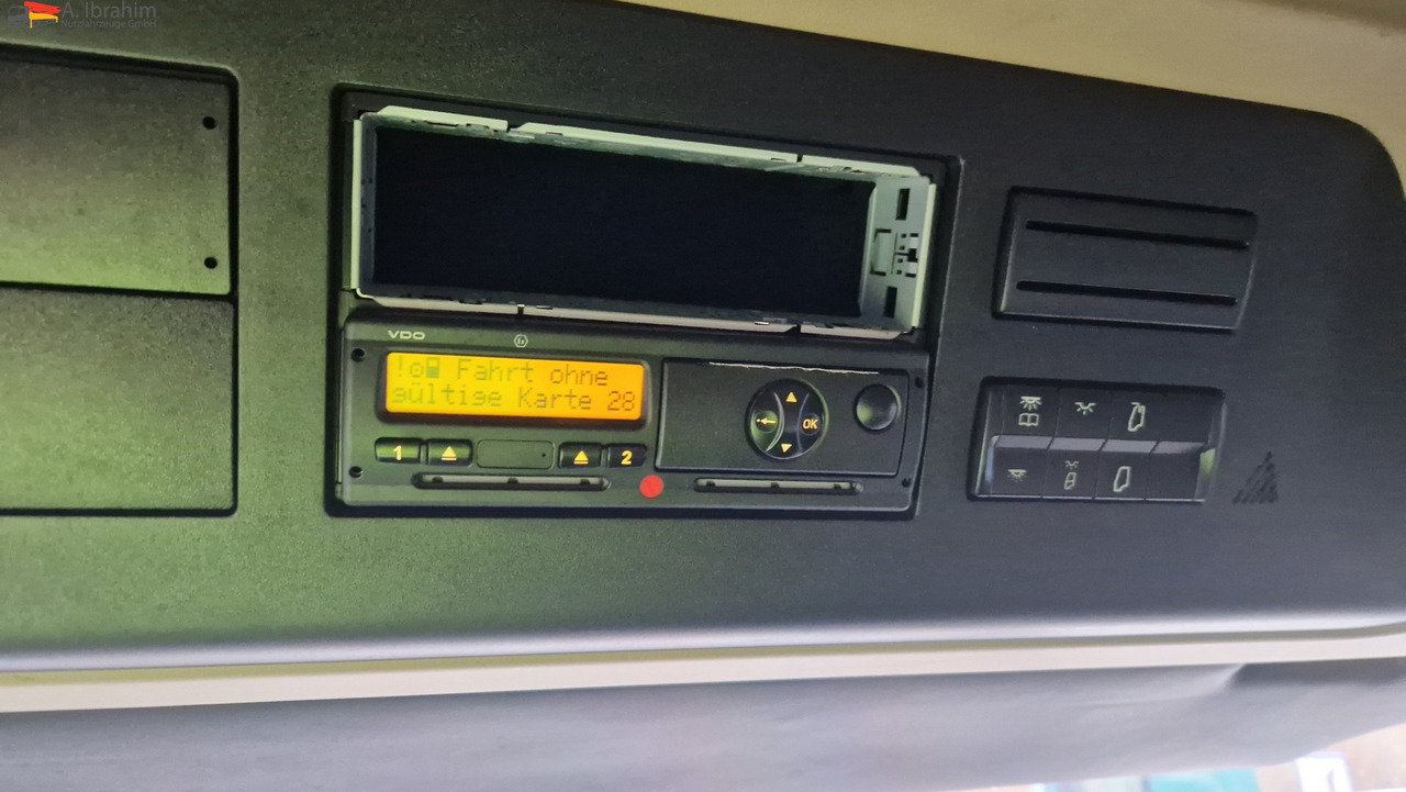 Mercedes-Benz 1845 Retarder Klima, Kühlschrank Edscha, Retarder, LBW, Zustand gut - Камион с брезент: снимка 4 Mercedes-Benz 1845 Retarder Klima, Kühlschrank Edscha, Retarder, LBW, Zustand gut - Камион с брезент: снимка 4