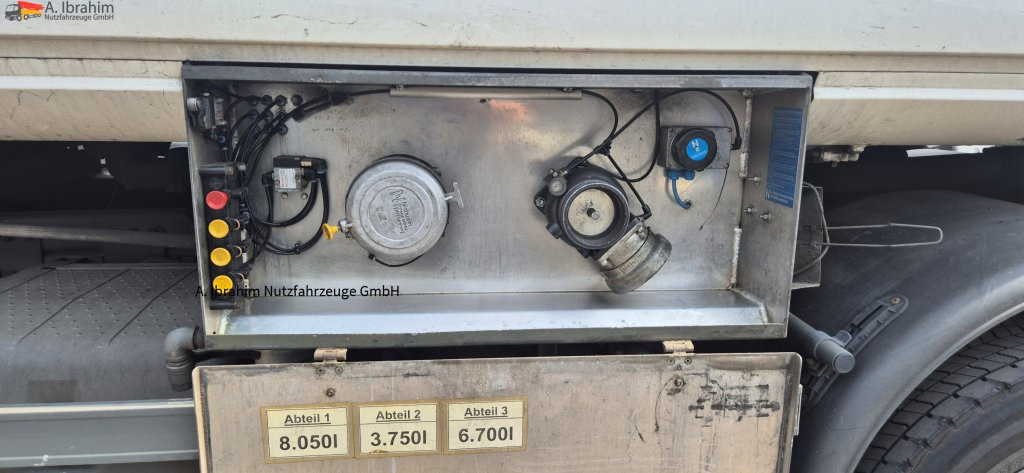 Mercedes-Benz 2536 L 3 Kammer 19500 L Oben Unten Befüllung - Камион цистерна: снимка 5 Mercedes-Benz 2536 L 3 Kammer 19500 L Oben Unten Befüllung - Камион цистерна: снимка 5