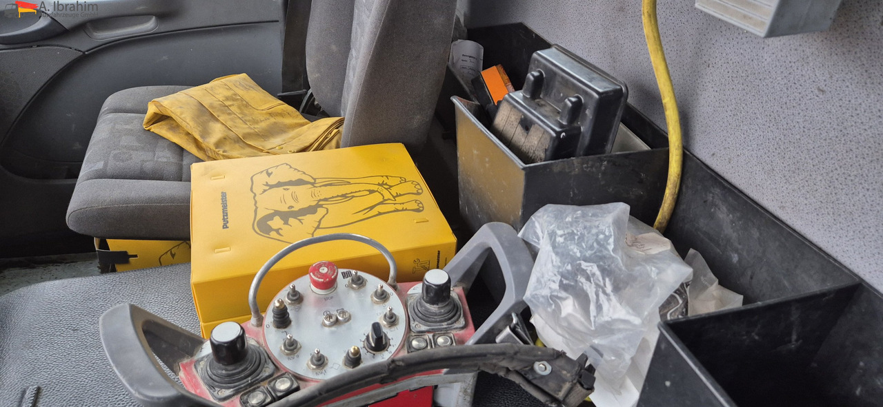 Mercedes-Benz 3241 PM 21-3 Liebherr 7 cbm PUMI Putzmeister Liebherr - Миксер-помпа: снимка 3 Mercedes-Benz 3241 PM 21-3 Liebherr 7 cbm PUMI Putzmeister Liebherr - Миксер-помпа: снимка 3