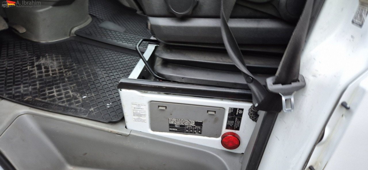 Mercedes-Benz Sprinter DB 319 CDI Automatik, Tempomat, ATM bei 290 tkm - Камион пътна помощ: снимка 4 Mercedes-Benz Sprinter DB 319 CDI Automatik, Tempomat, ATM bei 290 tkm - Камион пътна помощ: снимка 4