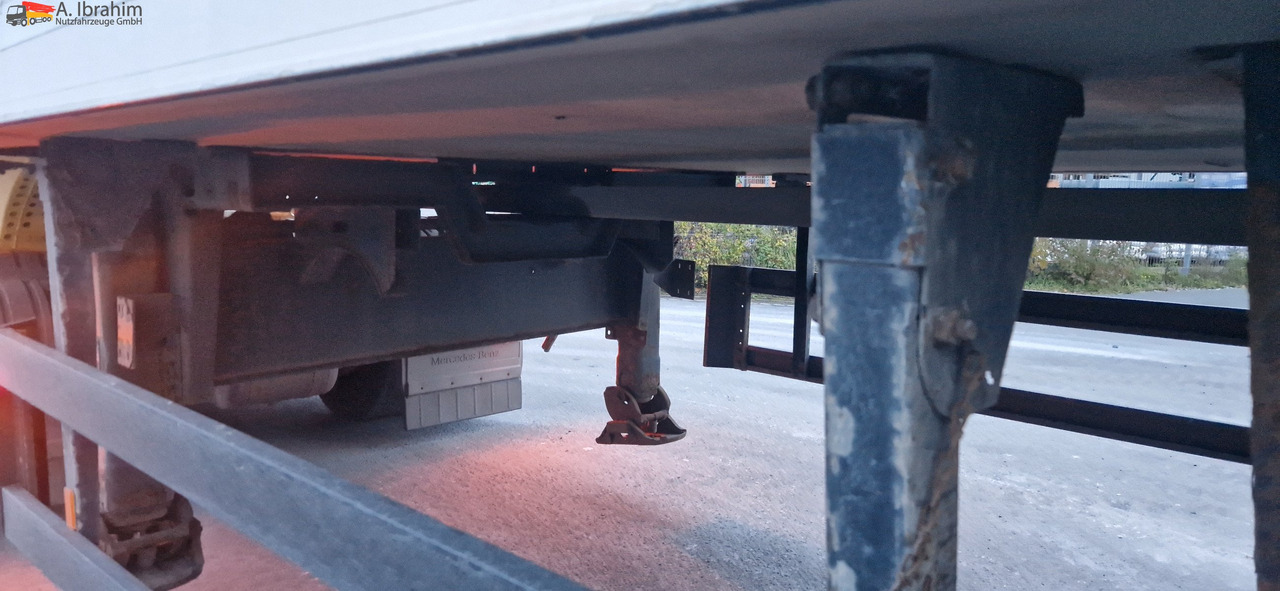 Schmitz SKO 24 Citysattel, 3. Achse zwangsgelenkt Frigoblock - Полуремарке: снимка 2 Schmitz SKO 24 Citysattel, 3. Achse zwangsgelenkt Frigoblock - Полуремарке: снимка 2