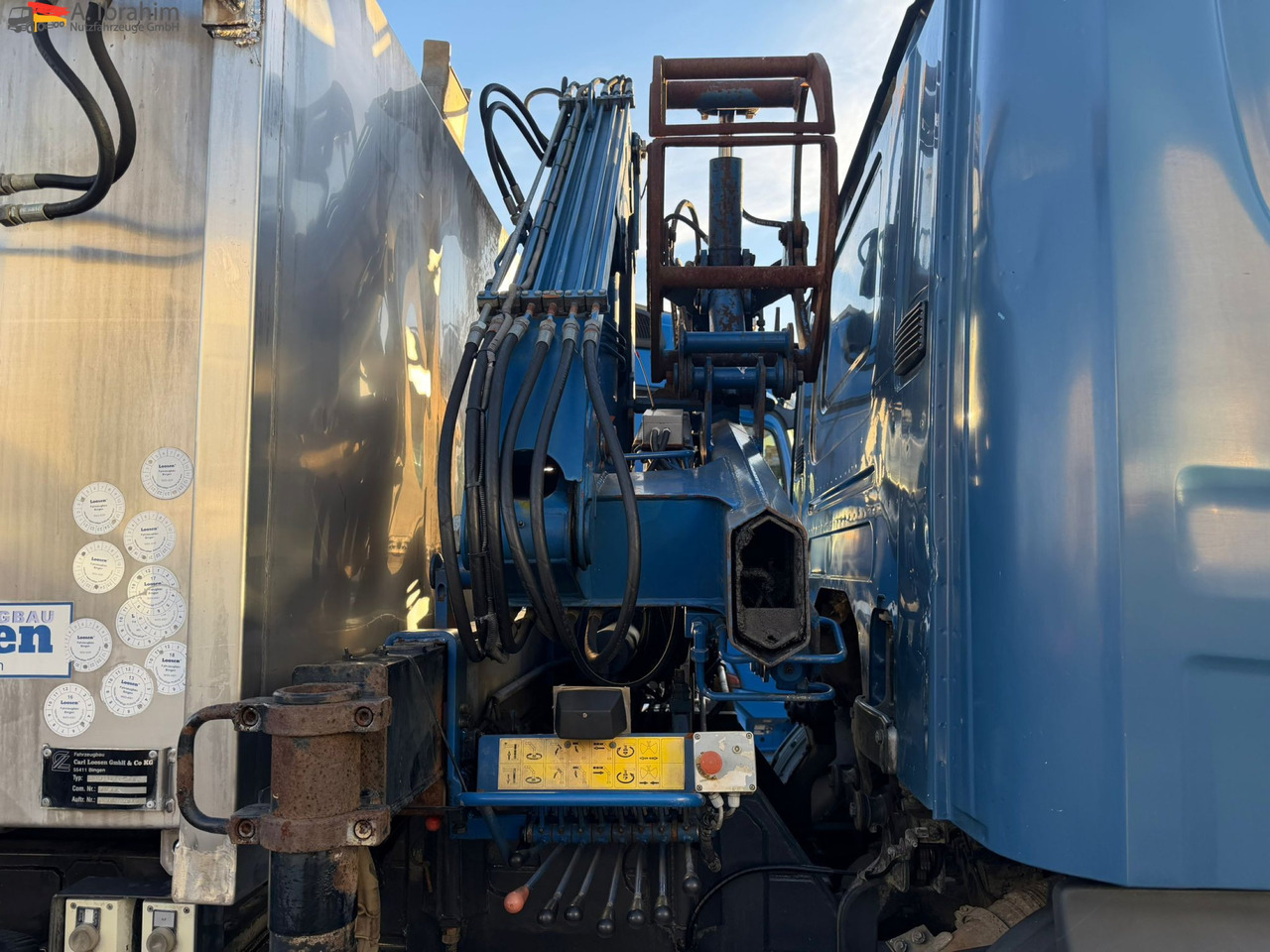 Scania B4X2 Edelstahlkipper für Tierkörperbeseitigung Kran MKG - Боклукчийска кола: снимка 5 Scania B4X2 Edelstahlkipper für Tierkörperbeseitigung Kran MKG - Боклукчийска кола: снимка 5