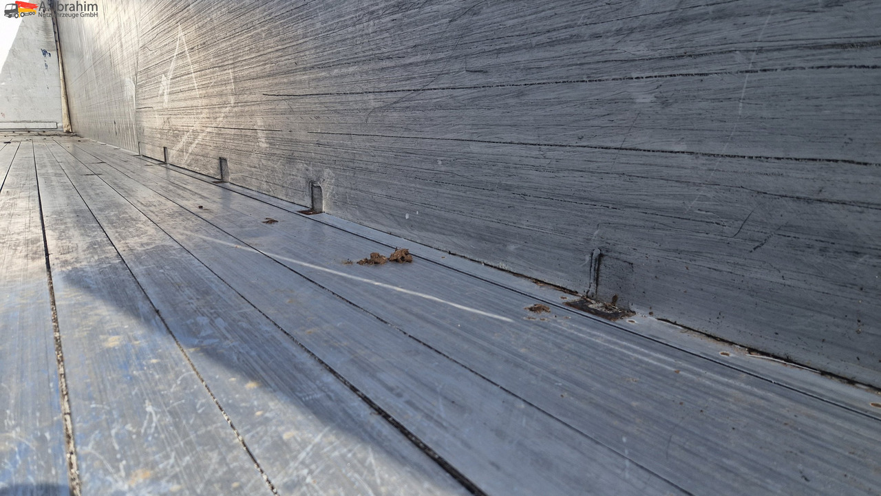 Schmitz SW 24 Schubboden, Liftachse,Ersatzradhalterung Kabelfernbedienung, Trichter - С плъзгащ под полуремарке: снимка 3 Schmitz SW 24 Schubboden, Liftachse,Ersatzradhalterung Kabelfernbedienung, Trichter - С плъзгащ под полуремарке: снимка 3