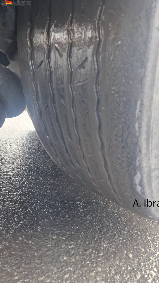 Schmitz SW 24 Schubboden, Liftachse,Ersatzradhalterung Kabelfernbedienung, Trichter - С плъзгащ под полуремарке: снимка 5 Schmitz SW 24 Schubboden, Liftachse,Ersatzradhalterung Kabelfernbedienung, Trichter - С плъзгащ под полуремарке: снимка 5