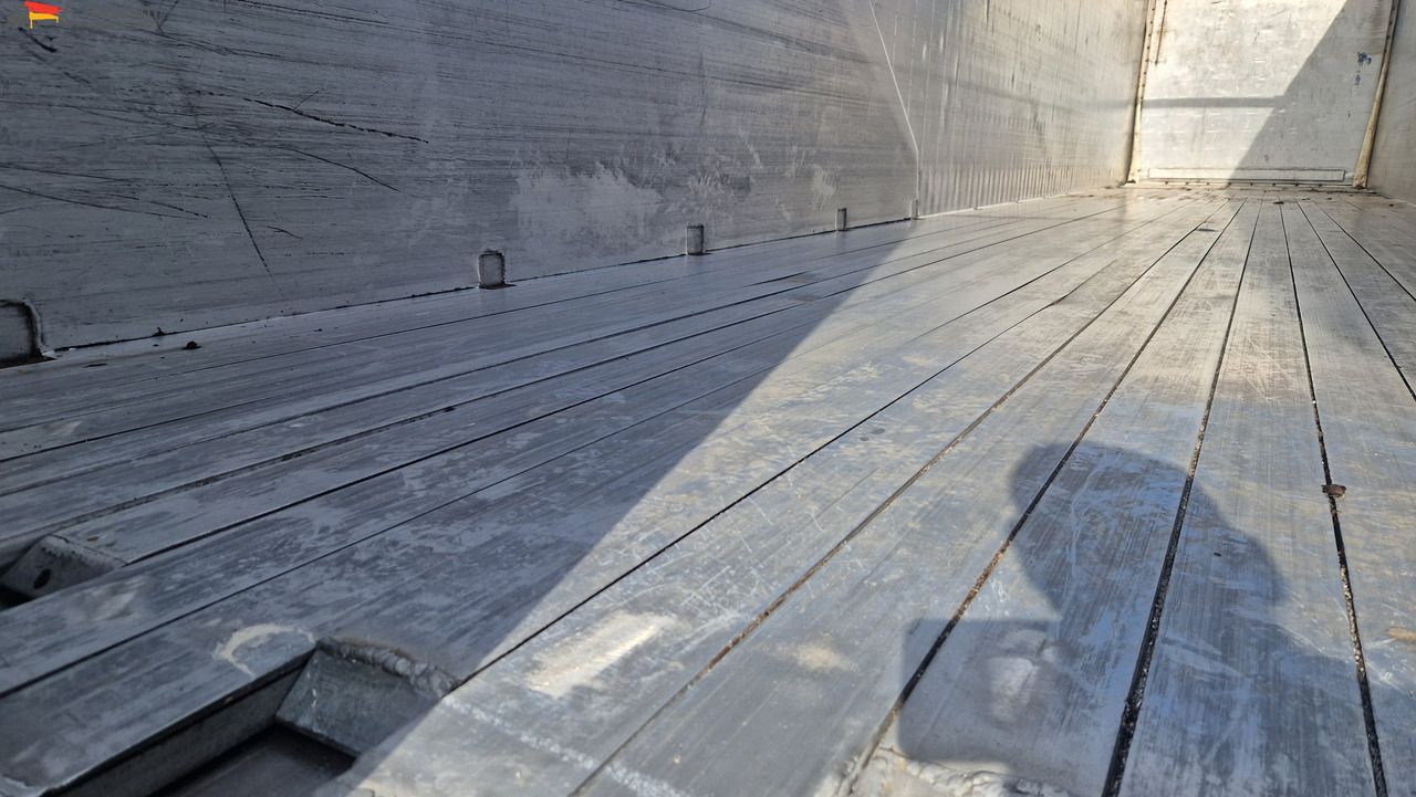 Schmitz SW 24 Schubboden, Liftachse,Ersatzradhalterung Kabelfernbedienung, Trichter - С плъзгащ под полуремарке: снимка 2 Schmitz SW 24 Schubboden, Liftachse,Ersatzradhalterung Kabelfernbedienung, Trichter - С плъзгащ под полуремарке: снимка 2