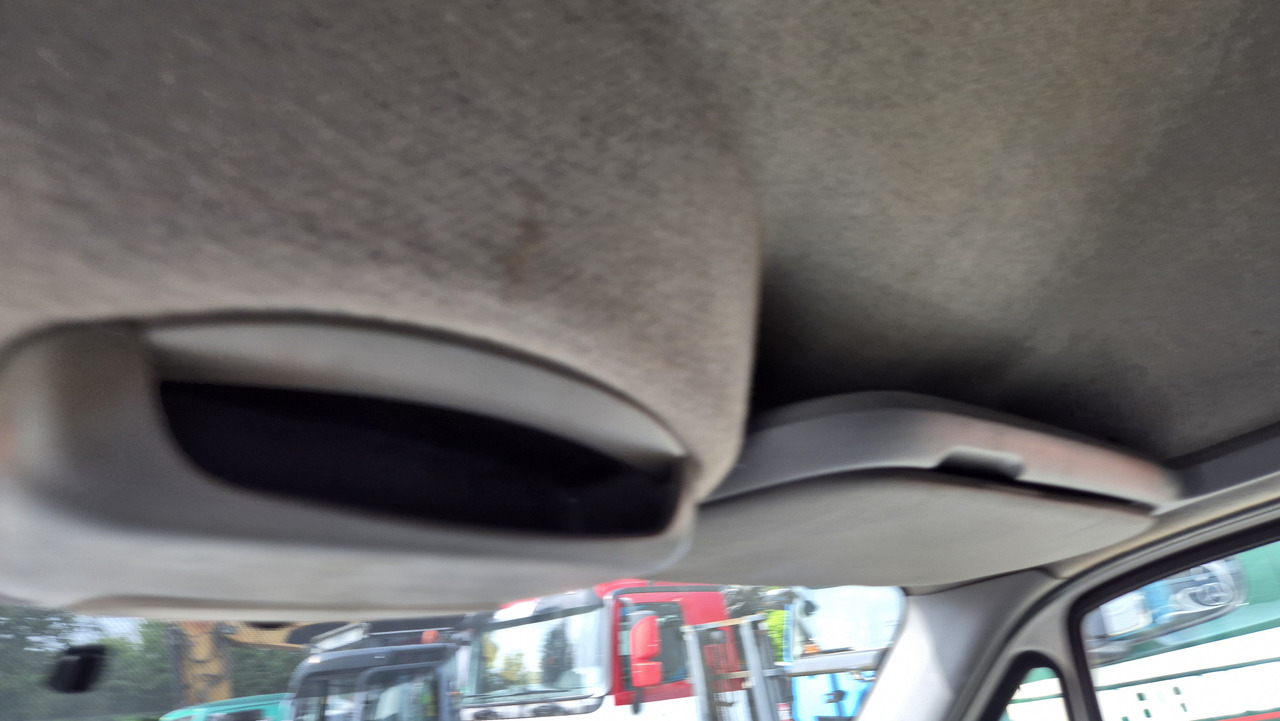 VW Crafter 2.5 Diesel Rost ja, technisch super, HU neu 01 2025 - Товарен бус: снимка 2 VW Crafter 2.5 Diesel Rost ja, technisch super, HU neu 01 2025 - Товарен бус: снимка 2